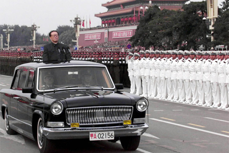 1674981152118199.jpg 江泽民阅兵.jpg